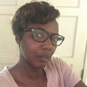 Meet your Posher, Dionne